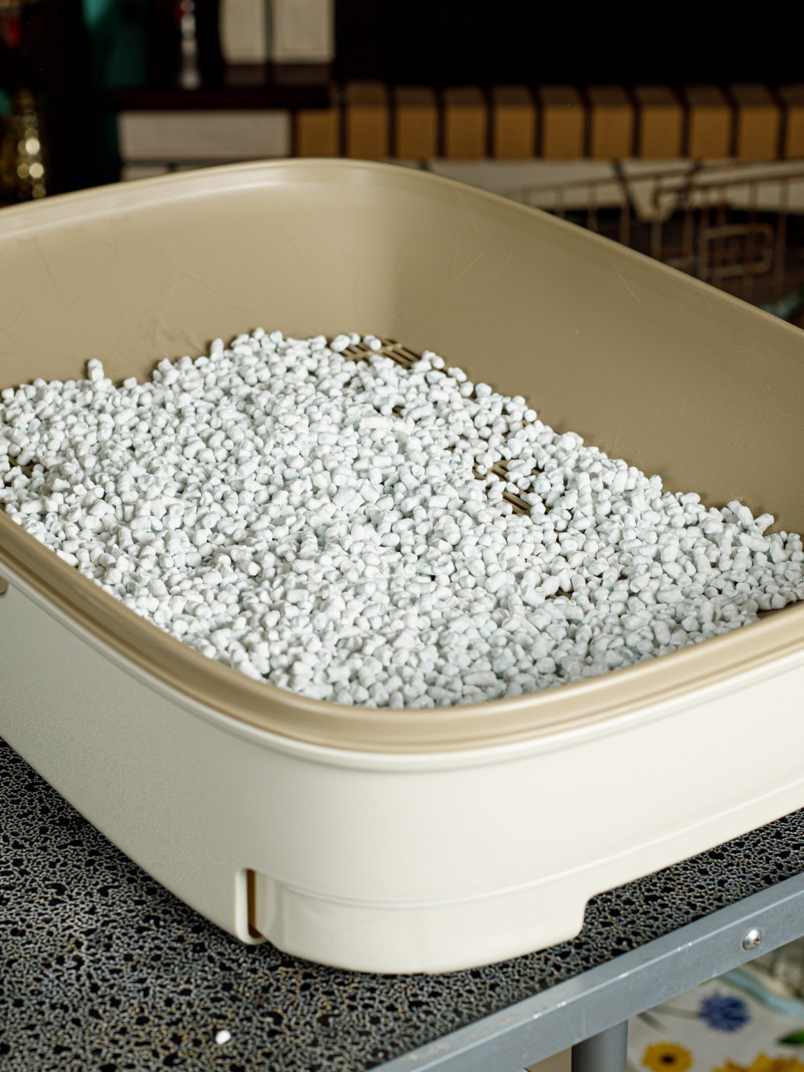 Cellulosepolymer cat litter with a blue indicator, hypoallergenic